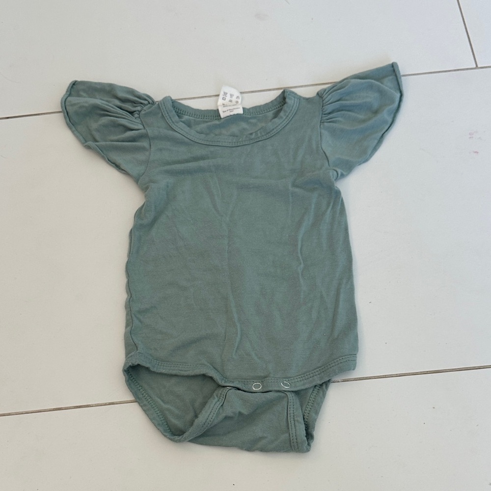 Kate Quinn dusty blue Short Sleeve onesie ruffle sleeve 3/6m
